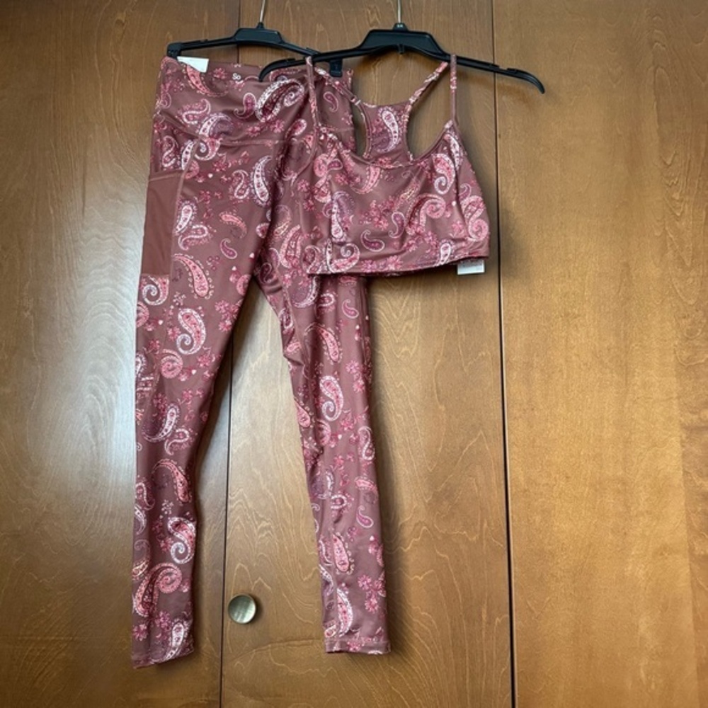 SO Brand NWT Brown and Pink Paisley Print Activewear Set Sz Junior’s Medium $60